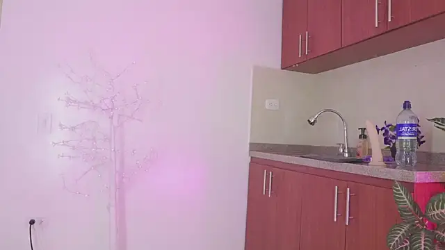 Snapshot of IvyLuxe_ chatting on April 16, 2026, 12:11 am IvyLuxe online show from April 16, 2026, 12:11 am