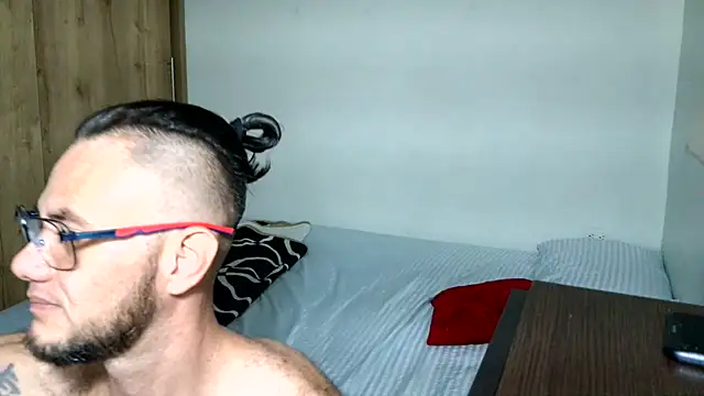 Snapshot of andrew_1520 chatting on January 31, 2026, 7:12 pm andrew 1520 online show from January 31, 2026, 7:12 pm