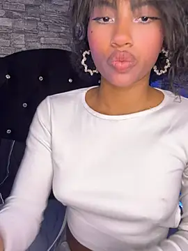 Snapshot of Morena-fire chatting on April 14, 2026, 7:08 pm Morena-fire online show from April 14, 2026, 7:08 pm