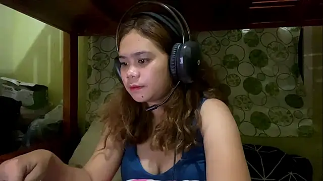 ElodiaSebourn online show from April 16, 2026, 12:39 pm