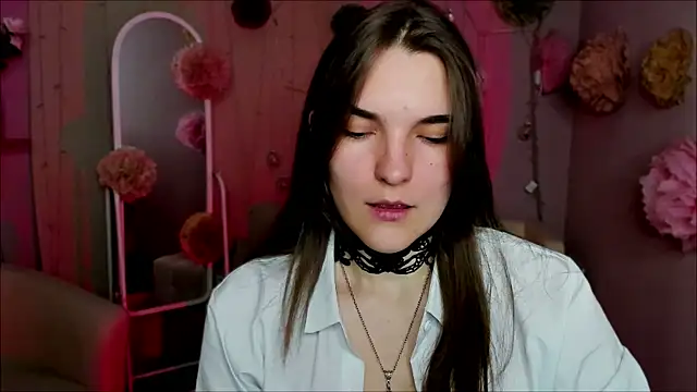 Rune Veila online show from June 17, 2026, 9:03 pm