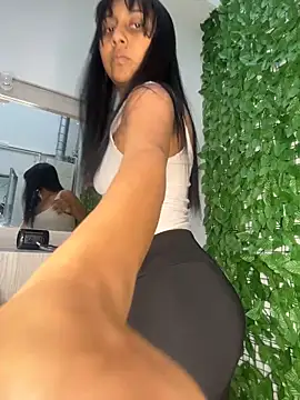 MELIZ QUEEN online show from June 1, 2026, 11:32 am