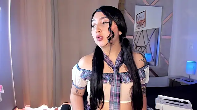 Snapshot of Nicolle_77 chatting on April 15, 2026, 5:28 pm Nicolle 77 online show from April 15, 2026, 5:28 pm