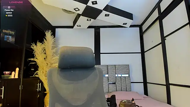 DeboraCopper  online show from April 14, 2026, 10:48 pm