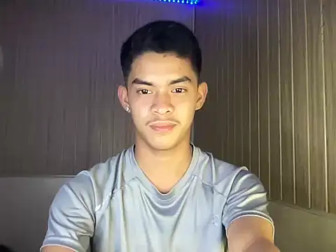 yourhotasian jhonpol16 online show from April 28, 2026, 7:40 pm