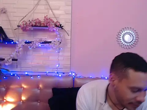 Aronandmoli69 online show from April 15, 2026, 11:49 am