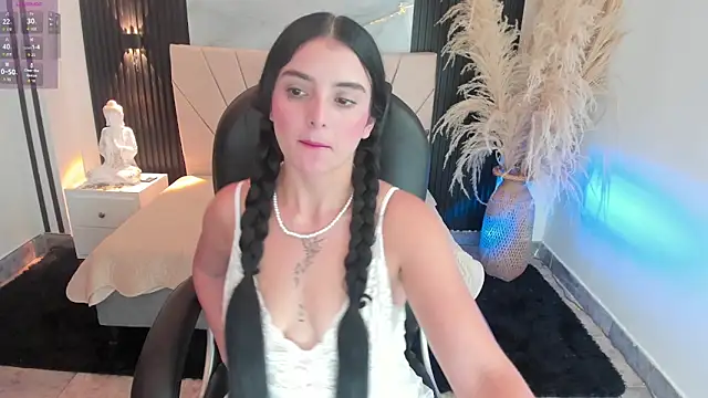 DOMINIKA LOVY online show from May 28, 2026, 6:58 pm