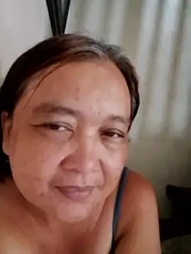 jeanyummytits online show from April 28, 2026, 5:23 am