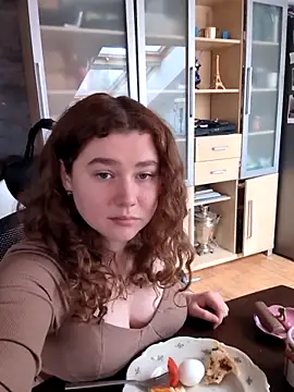 AmeliFoxi online show from April 15, 2026, 9:04 am