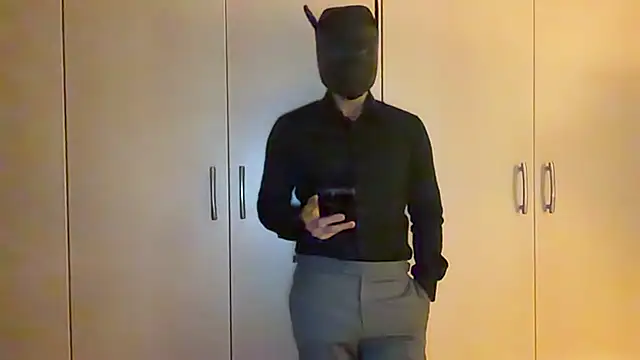 Snapshot of EastHunter chatting on April 15, 2026, 12:42 pm EastHunter online show from April 15, 2026, 12:42 pm