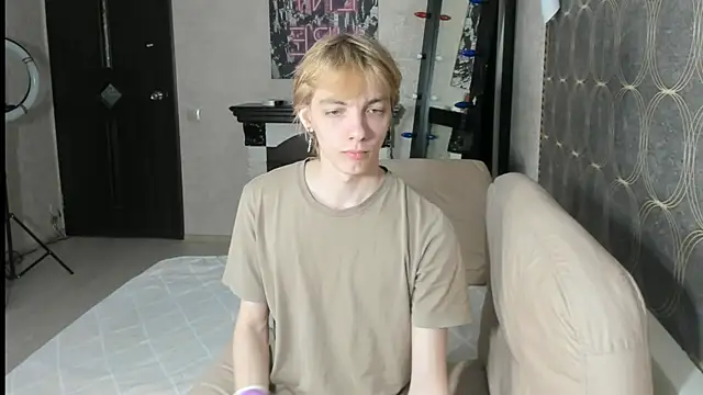 cute grecha online show from April 27, 2026, 6:28 pm