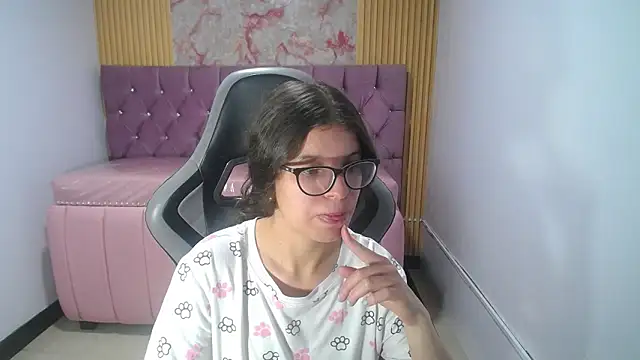 Kailee ch online show from April 16, 2026, 1:45 pm