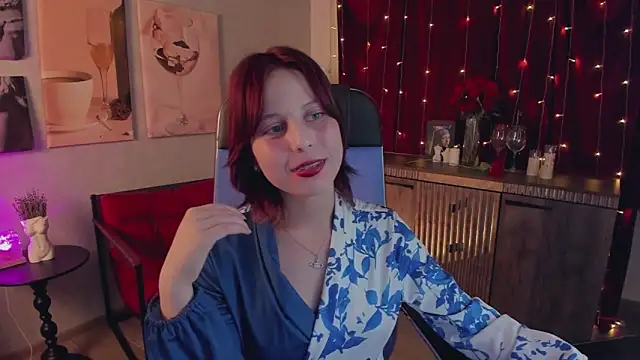 Snapshot of VivienneHebert chatting on May 11, 2026, 2:45 pm VivienneHebert online show from May 11, 2026, 2:45 pm