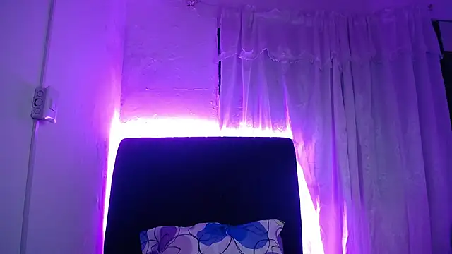 daira2006 online show from April 15, 2026, 3:01 am