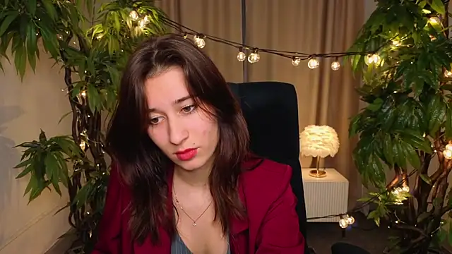 SuzanneJackson online show from April 18, 2026, 7:07 pm