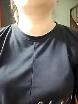 Snapshot of ALonmill chatting on April 13, 2026, 12:20 pm ALonmill online show from April 13, 2026, 12:20 pm