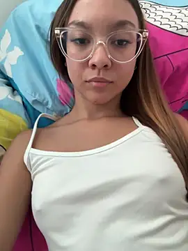 Sexy emily outdoors online show from April 15, 2026, 8:53 pm