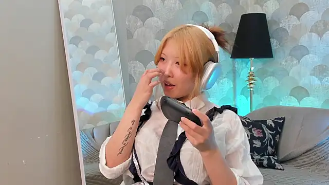 AzureMimi online show from April 23, 2026, 2:08 pm