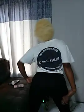 Candies000 online show from June 17, 2026, 12:26 pm