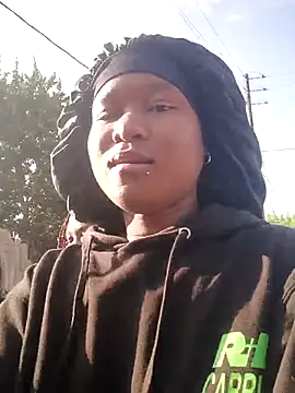 Snapshot of Diva-girl1 chatting on April 16, 2026, 6:14 am Diva-girl1 online show from April 16, 2026, 6:14 am