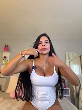 Elara Luxe online show from May 15, 2026, 9:46 pm