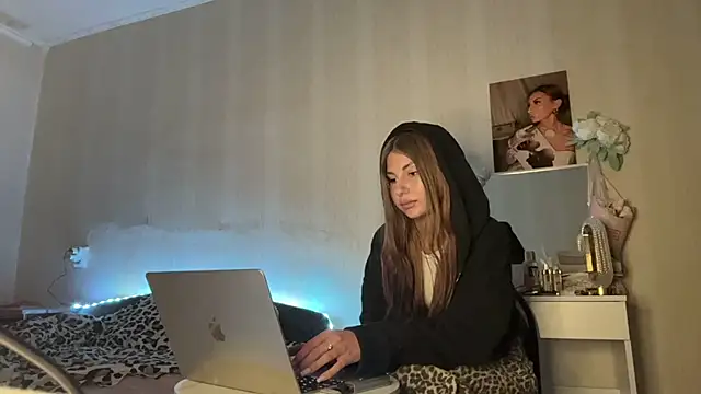 Alice Princesz online show from April 28, 2026, 5:39 pm