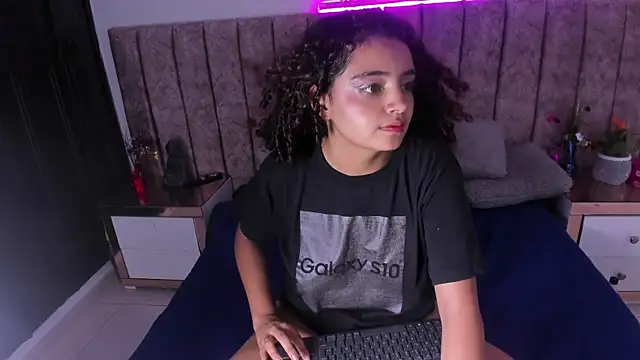 Snapshot of Dahlia_rossee chatting on May 27, 2026, 8:05 pm Dahlia rossee online show from May 27, 2026, 8:05 pm