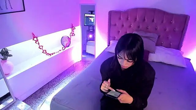 Snapshot of Antonella_Bratzz4 chatting on April 28, 2026, 8:24 pm Antonella Bratzz4 online show from April 28, 2026, 8:24 pm