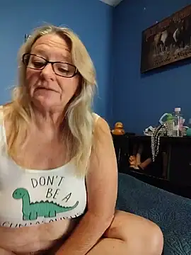 Snapshot of RavensLove chatting on June 6, 2026, 11:32 pm RavensLove online show from June 6, 2026, 11:32 pm