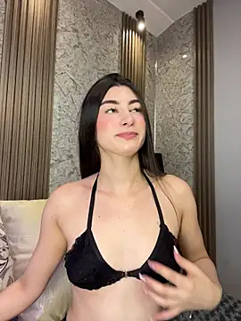 Snapshot of evelyn_hills chatting on June 3, 2026, 3:06 pm evelyn hills online show from June 3, 2026, 3:06 pm