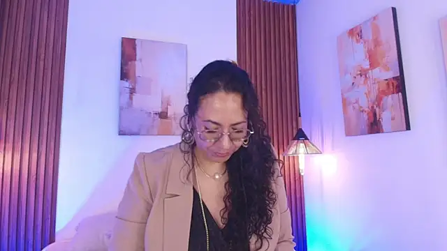 Velvet Curly online show from May 11, 2026, 12:28 pm