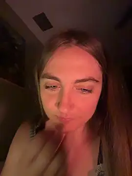 prettykitttty online show from April 21, 2026, 2:51 am