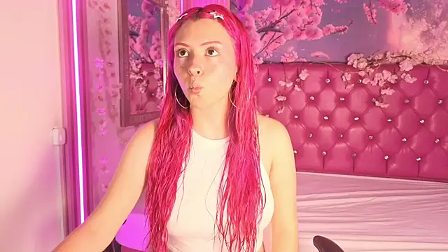 Snapshot of NinaKitty_ chatting on April 15, 2026, 9:04 pm NinaKitty online show from April 15, 2026, 9:04 pm