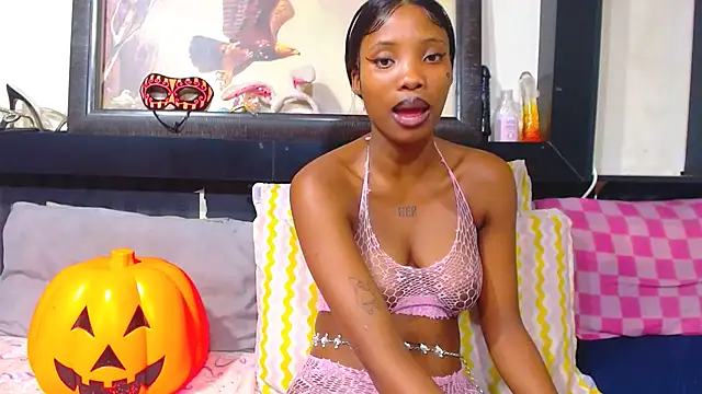 YoungBarbiexx online show from May 31, 2026, 7:25 pm