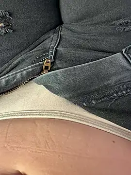 pazzuttraa online show from April 21, 2026, 9:43 pm