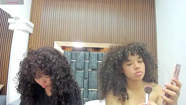 Chloe and Violeta online show from May 2, 2026, 11:59 am