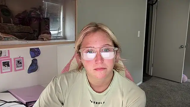 Snapshot of MUSCLEMOMMY1365 chatting on May 25, 2026, 7:12 pm MUSCLEMOMMY1365 online show from May 25, 2026, 7:12 pm