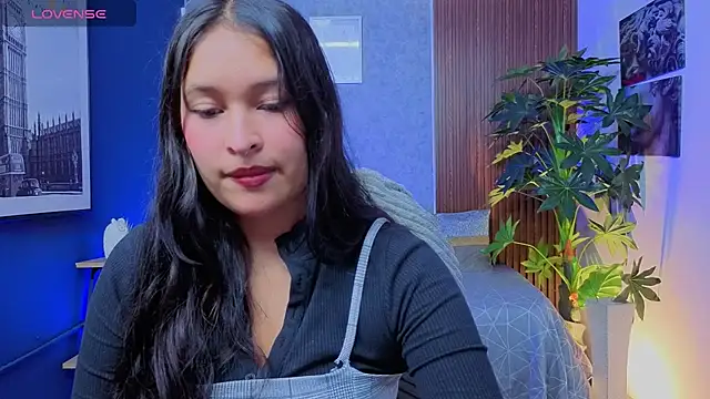 Snapshot of Milenka-5 chatting on May 9, 2026, 8:34 pm Milenka-5 online show from May 9, 2026, 8:34 pm