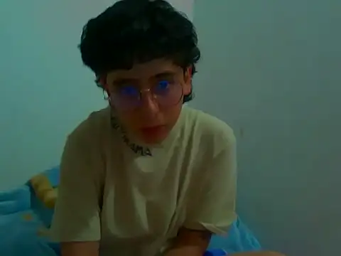 Snapshot of LatinHeatX22 chatting on April 16, 2026, 9:37 pm LatinHeatX22 online show from April 16, 2026, 9:37 pm