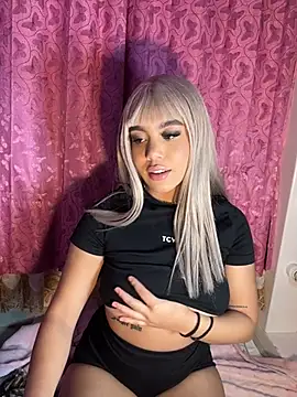 Snapshot of Tyra_malkovaa chatting on May 6, 2026, 4:05 am Tyra malkovaa online show from May 6, 2026, 4:05 am