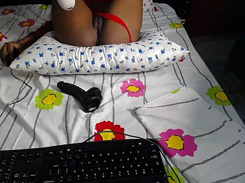 Snapshot of Molly1333 chatting on April 15, 2026, 8:09 pm Molly1333 online show from April 15, 2026, 8:09 pm