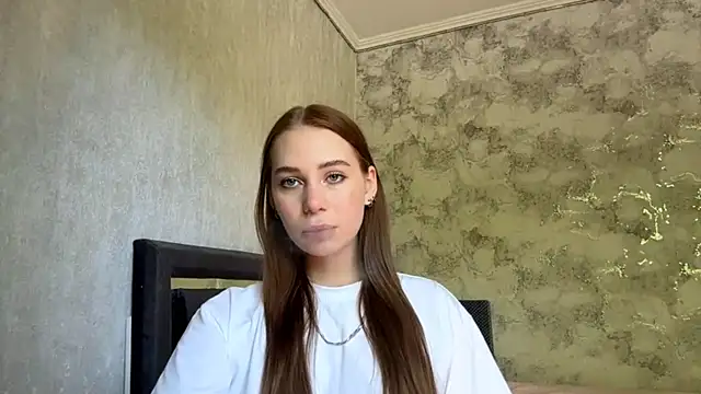 FlufyRabbit online show from April 15, 2026, 6:19 am