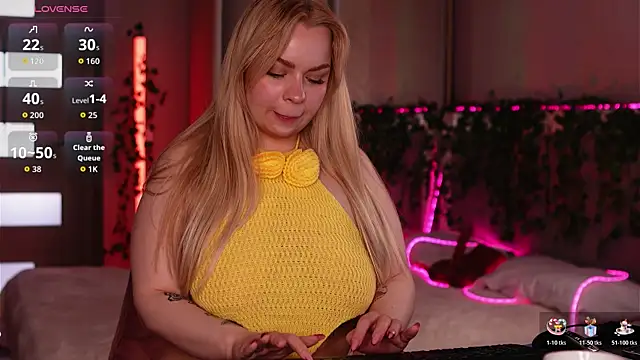 LisaLove3 online show from May 7, 2026, 7:56 am