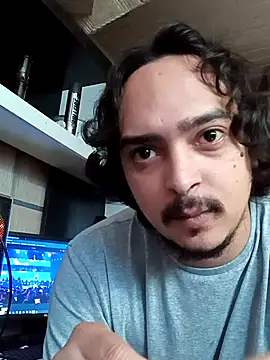 Ale94xxx online show from April 14, 2026, 4:34 pm