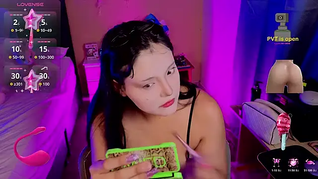 sophiepixel online show from May 13, 2026, 3:35 am