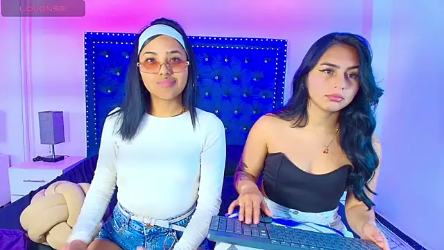 Snapshot of Serena_and_zoe chatting on April 15, 2026, 7:29 pm Serena and zoe online show from April 15, 2026, 7:29 pm