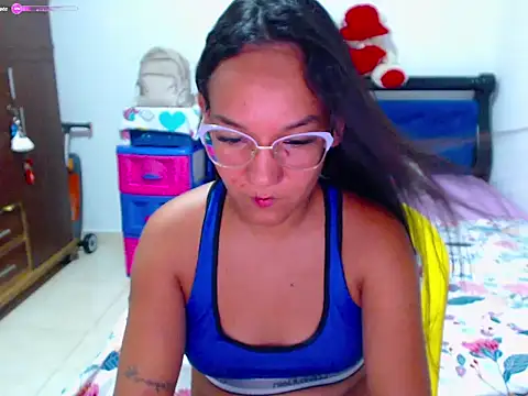 Roseluxs online show from May 14, 2026, 12:51 am