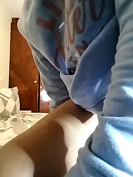 Snapshot of Slender012 chatting on May 16, 2026, 11:37 pm Slender012 online show from May 16, 2026, 11:37 pm