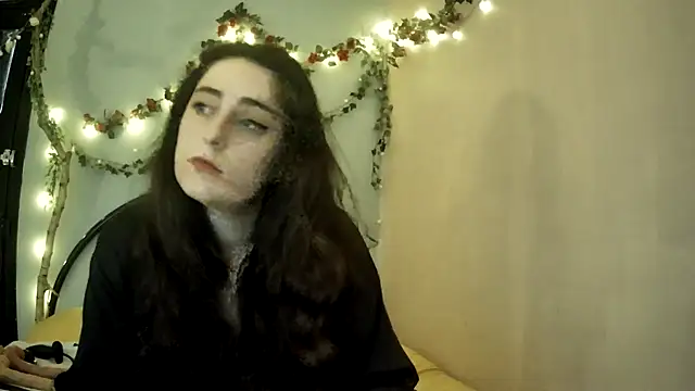 Snapshot of missclochette chatting on April 21, 2026, 12:01 pm missclochette online show from April 21, 2026, 12:01 pm