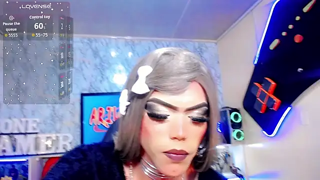 abril gomez   online show from May 17, 2026, 3:17 am